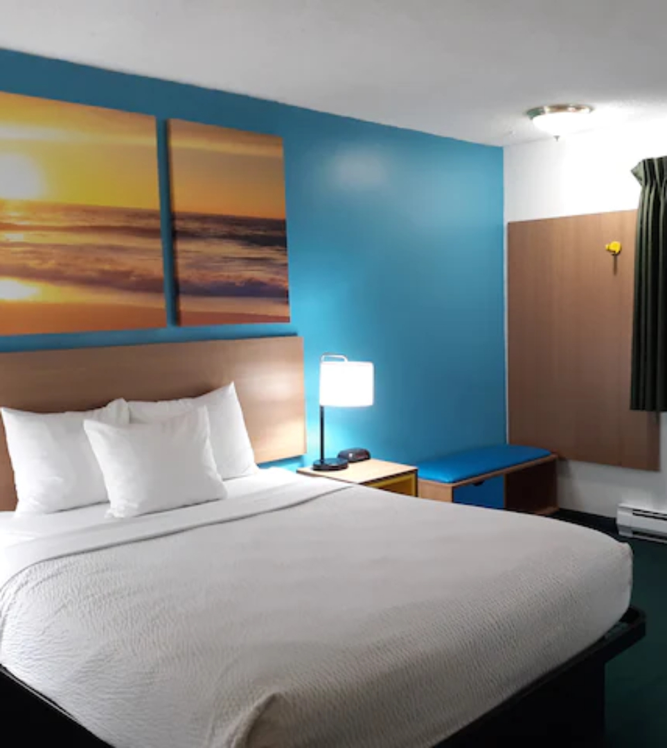 ENJOY A HOST OF LIFESTYLE AMENITIES AND GUEST <br> SERVICES AT OUR LINCOLN CITY, OREGON HOTEL