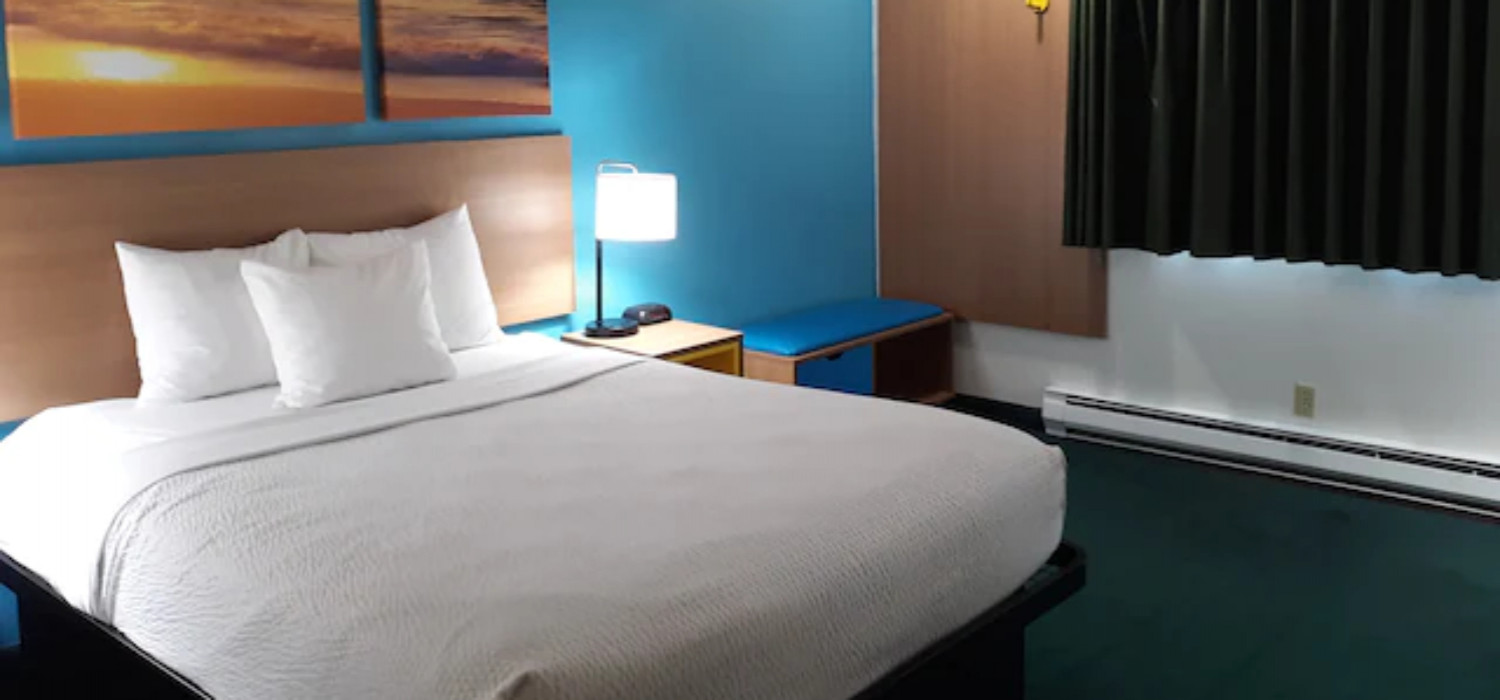 ENJOY A HOST OF LIFESTYLE AMENITIES AND GUEST <br> SERVICES AT OUR LINCOLN CITY, OREGON HOTEL