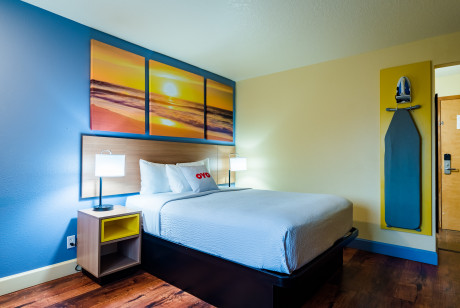 Coastal Inn - Guest Room