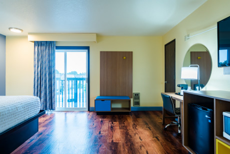 Coastal Inn - Guest Room